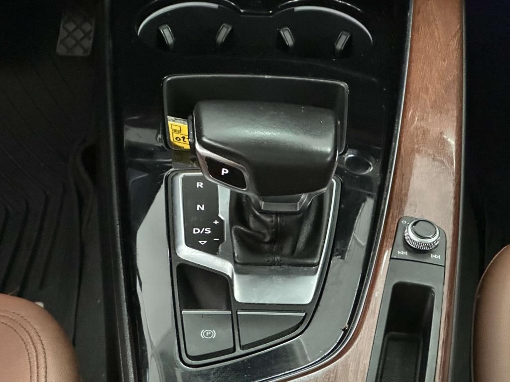 Vehicle image 19 of 33