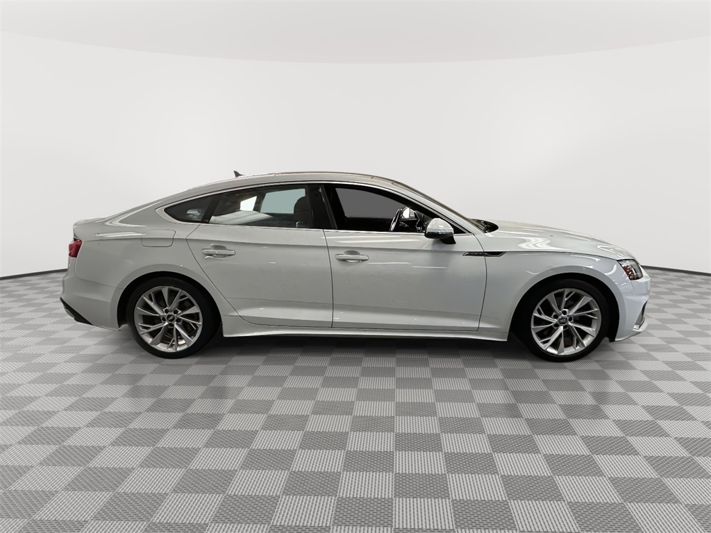 Vehicle image 4 of 33