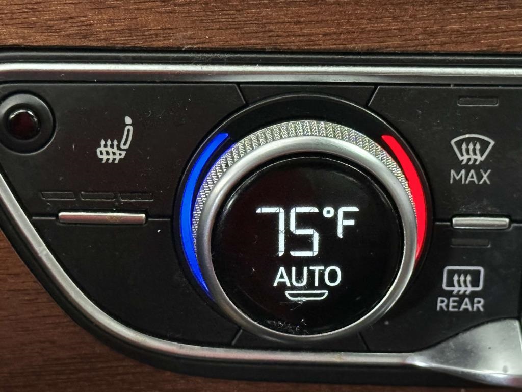 Vehicle image 26 of 33