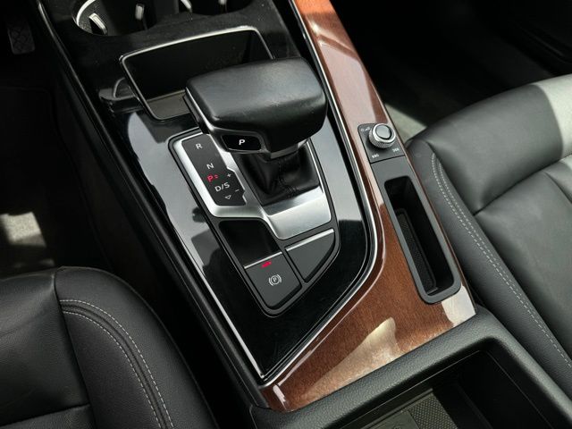 Vehicle image 20 of 26