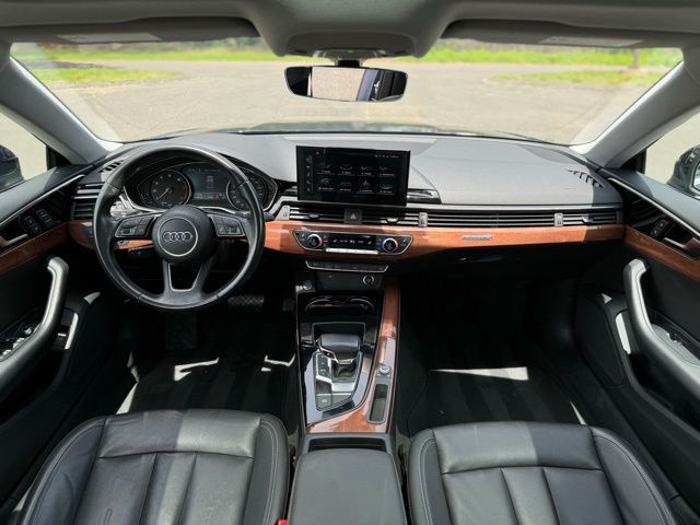 Vehicle image 17 of 26