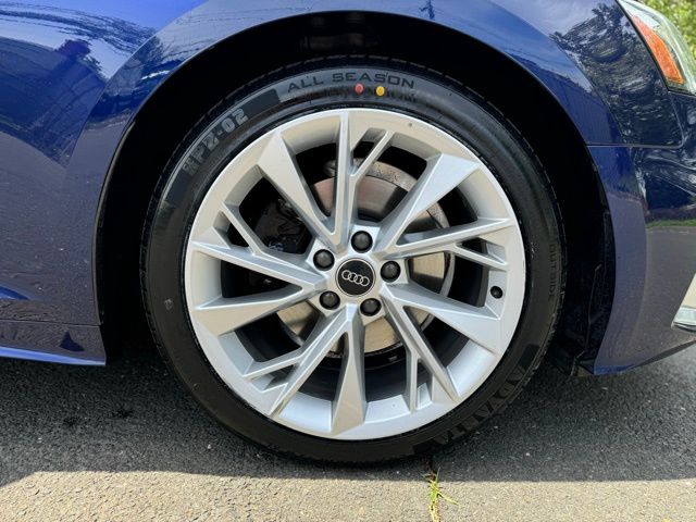 Vehicle image 9 of 26