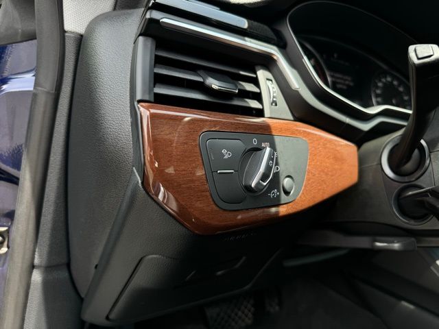 Vehicle image 19 of 26