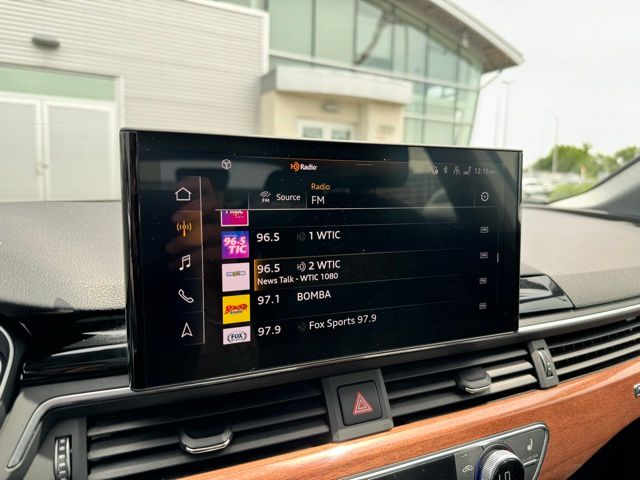 Vehicle image 21 of 26