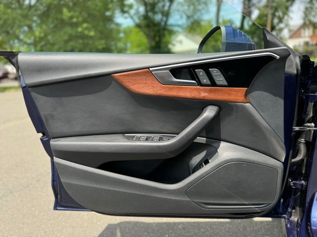 Vehicle image 12 of 26