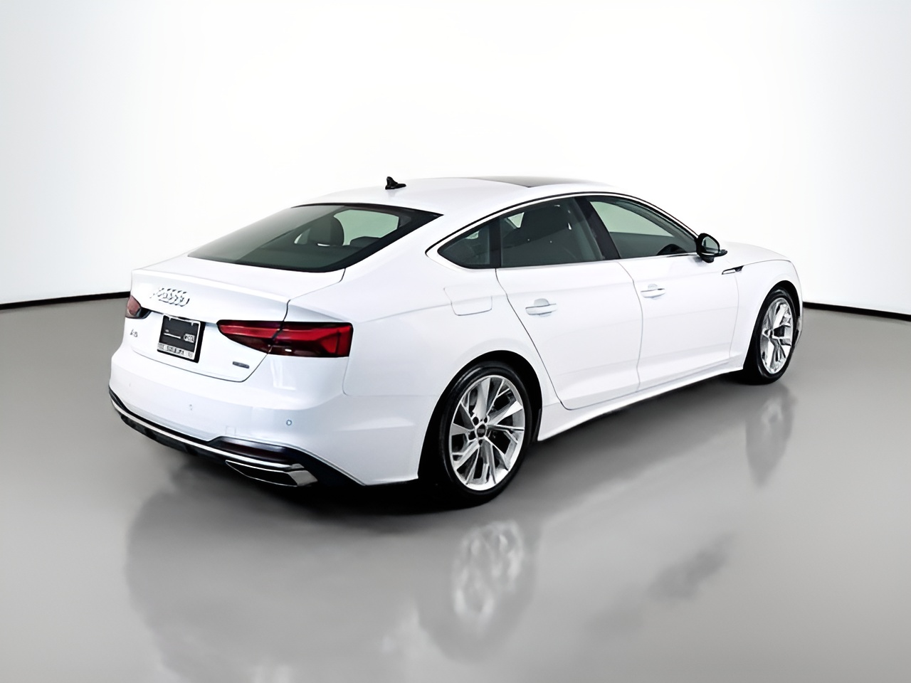 Vehicle image 36 of 39