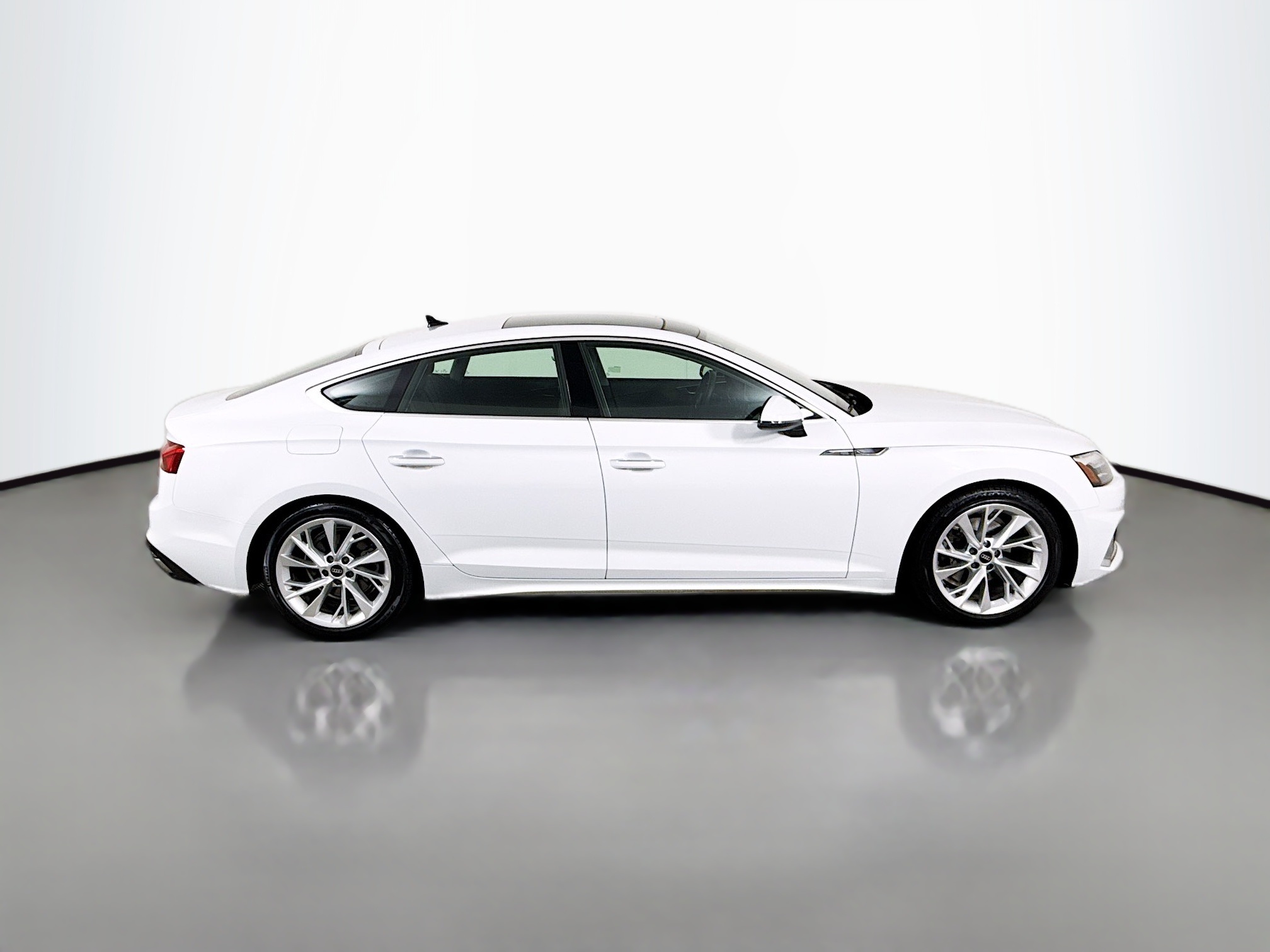 Vehicle image 4 of 39