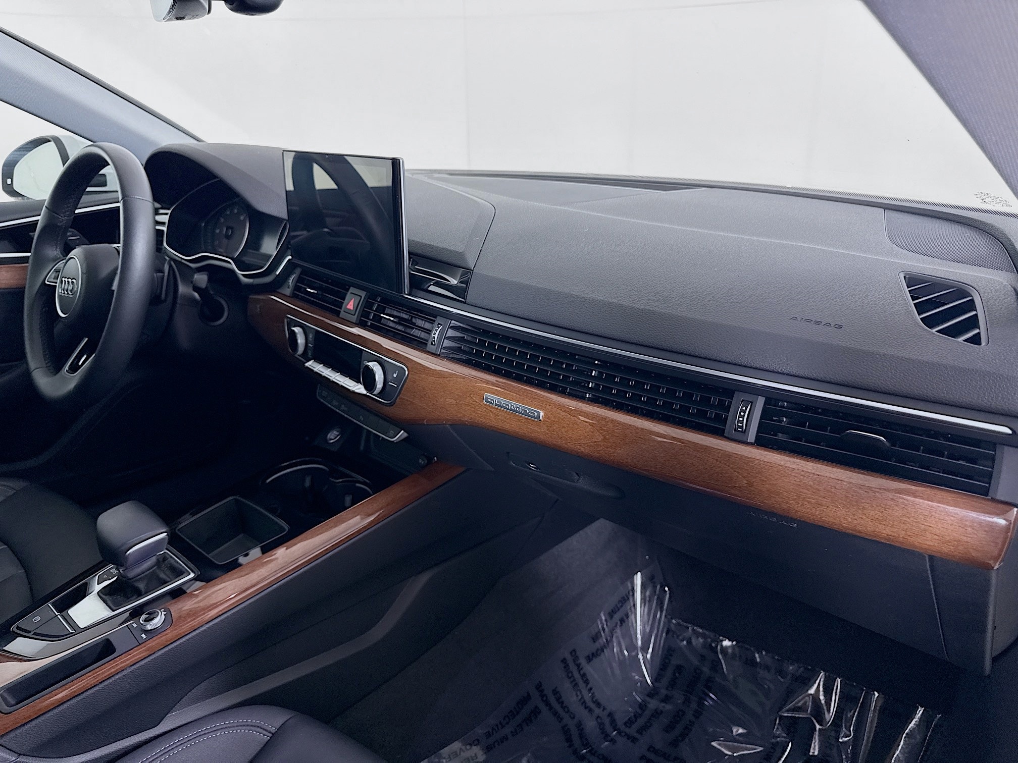 Vehicle image 27 of 39