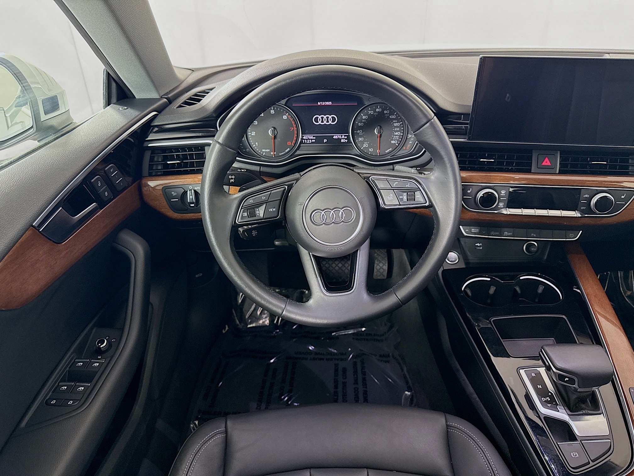 Vehicle image 21 of 39