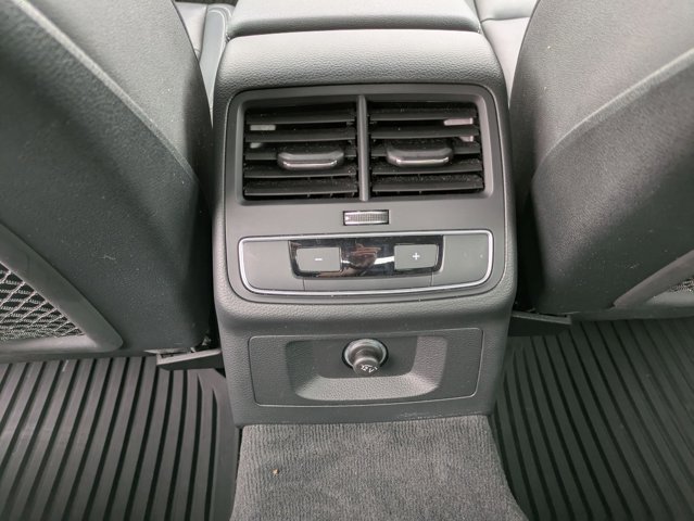 Vehicle image 23 of 29