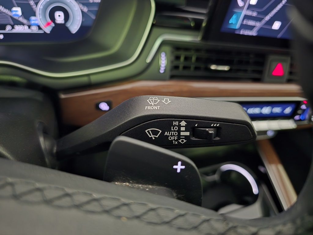 Vehicle image 24 of 29