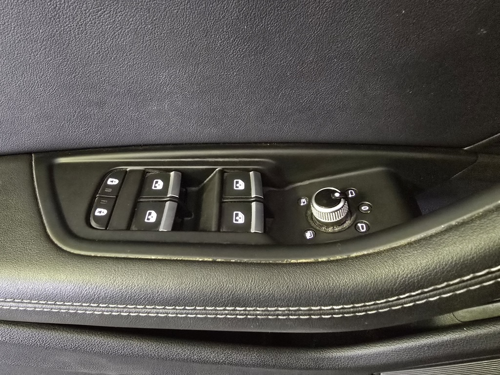 Vehicle image 10 of 29