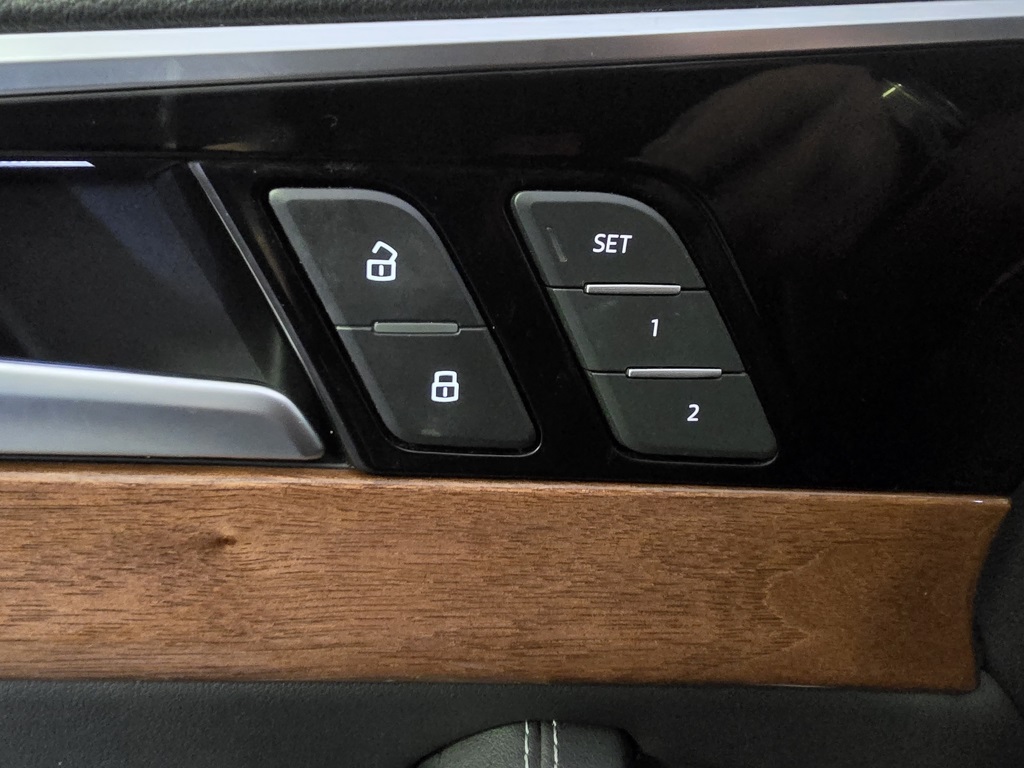 Vehicle image 9 of 29