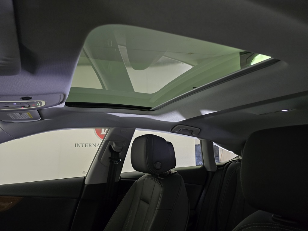 Vehicle image 14 of 29