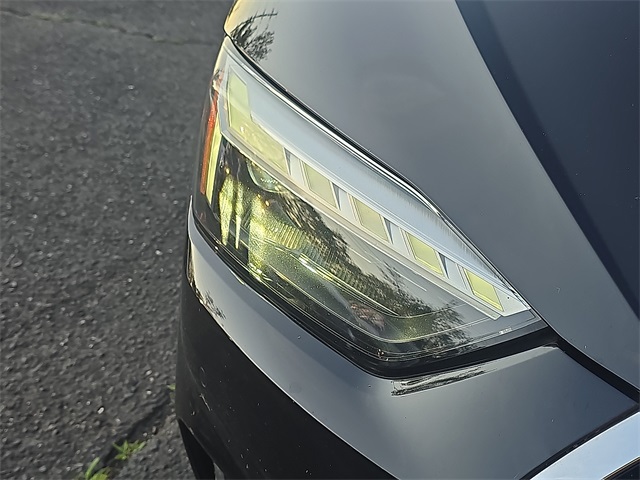 Vehicle image 24 of 30