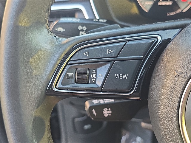 Vehicle image 27 of 30