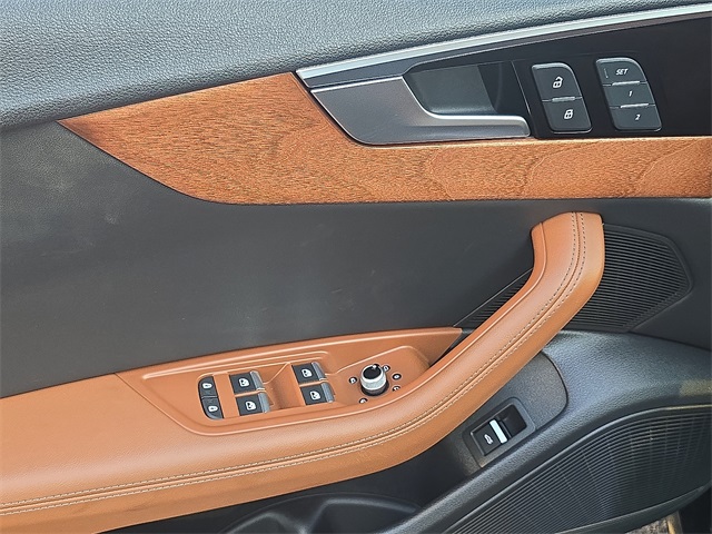 Vehicle image 21 of 30
