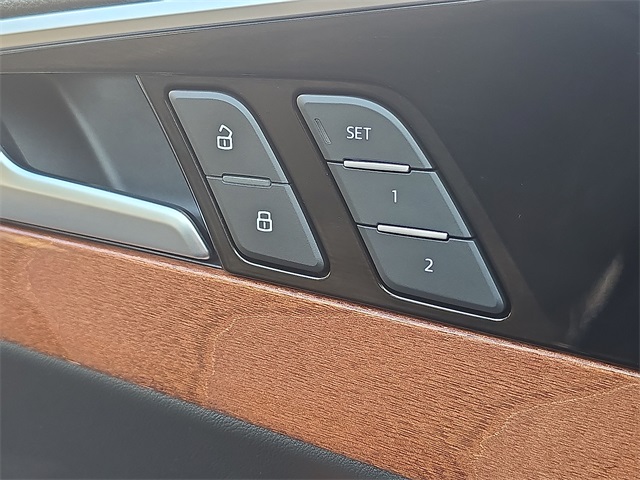 Vehicle image 22 of 30