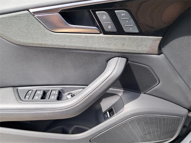 Vehicle image 10 of 27