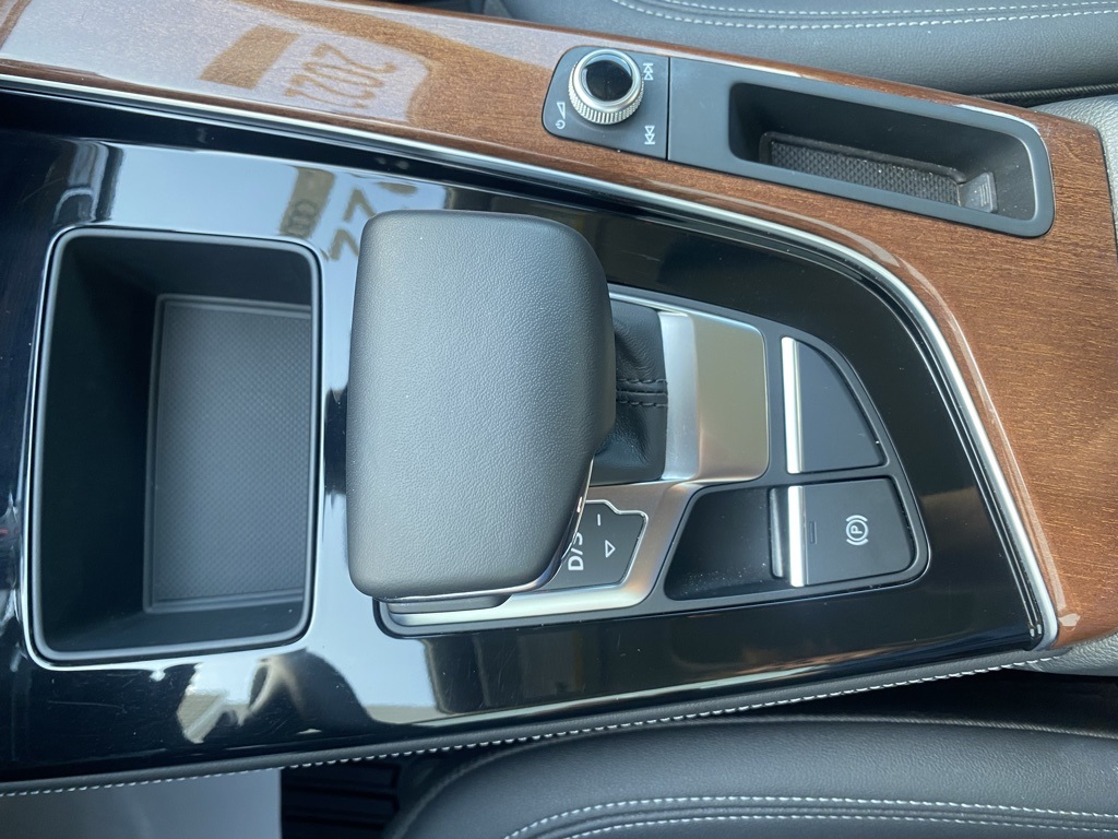 Vehicle image 34 of 51