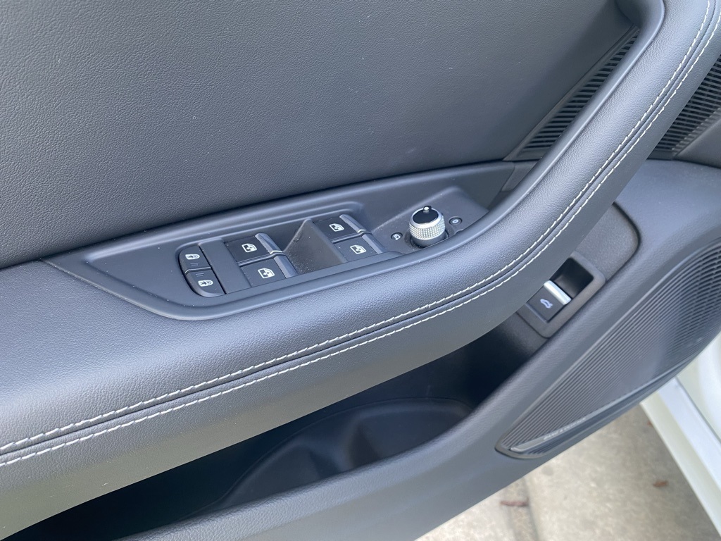 Vehicle image 19 of 51