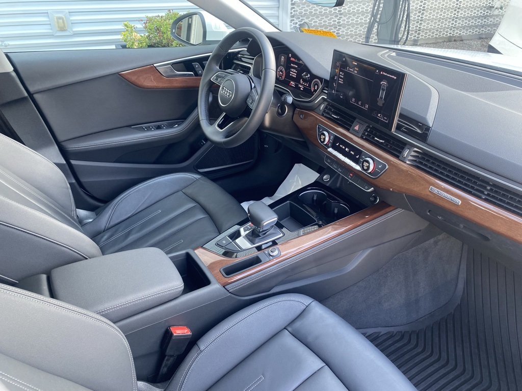 Vehicle image 14 of 51