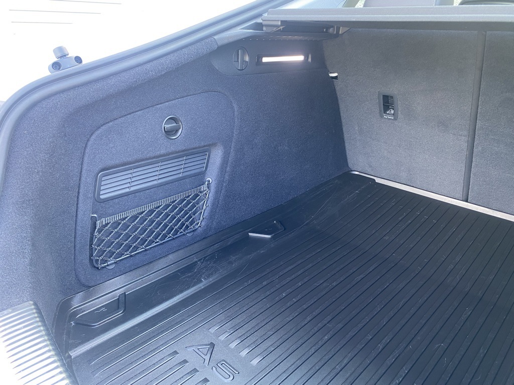 Vehicle image 47 of 51