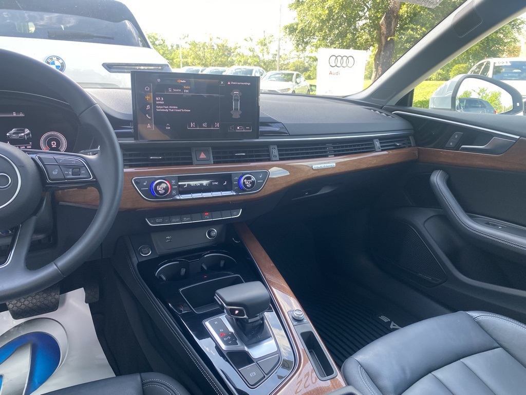 Vehicle image 27 of 51