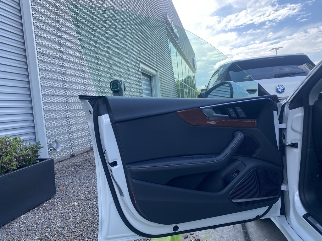 Vehicle image 17 of 51