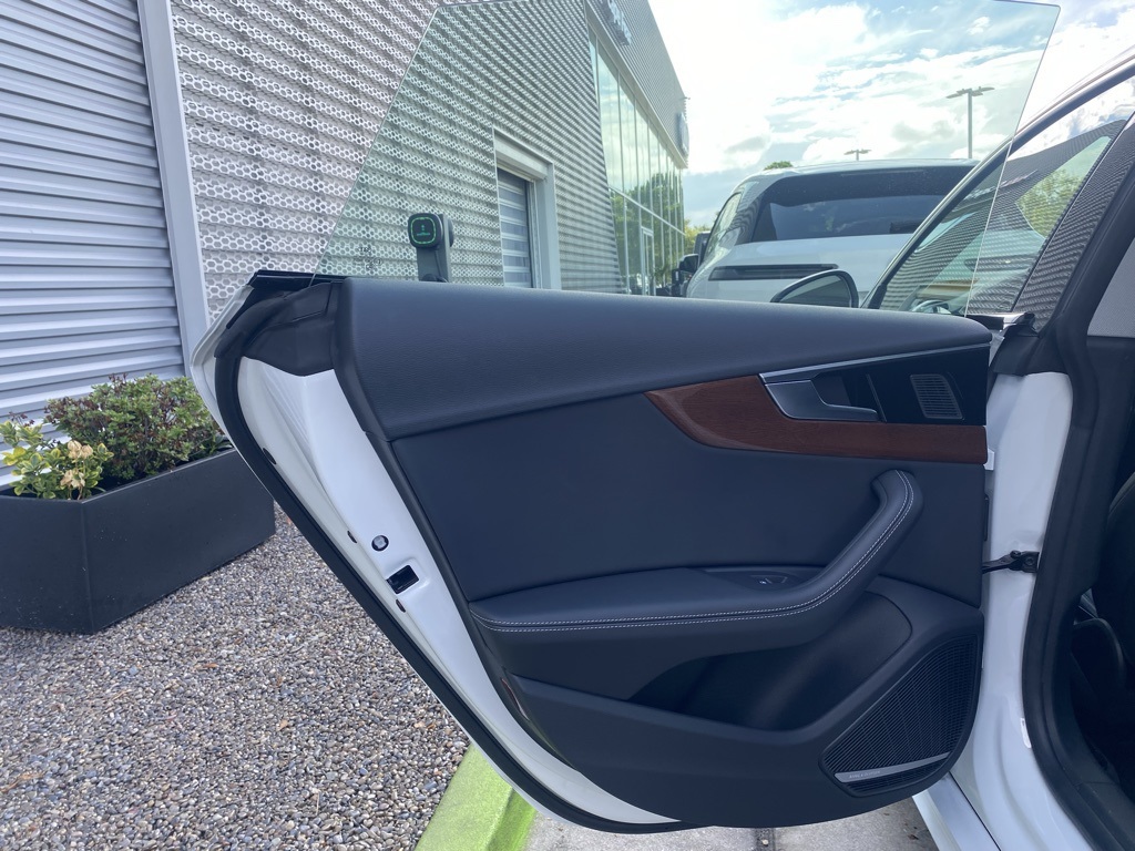 Vehicle image 39 of 51