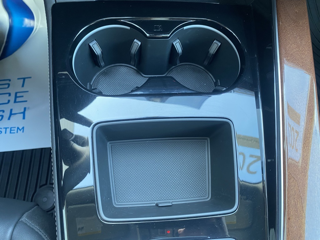 Vehicle image 33 of 51