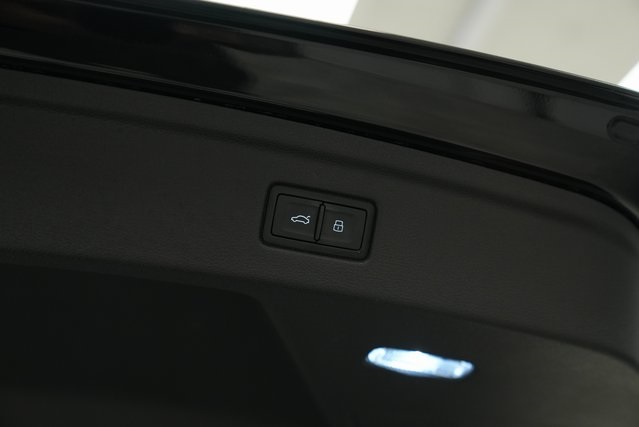 Vehicle image 40 of 44