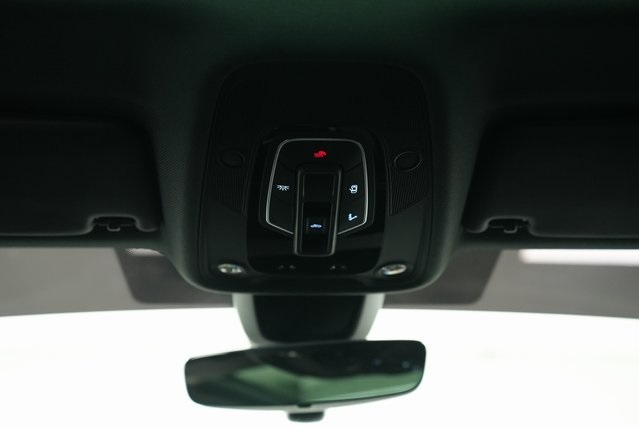 Vehicle image 33 of 44