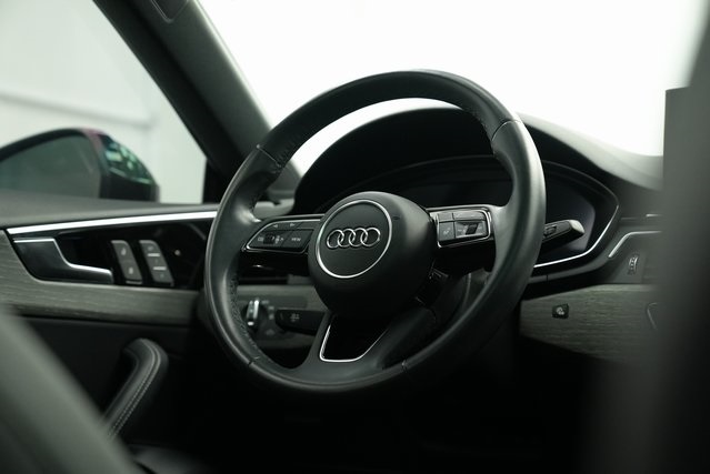 Vehicle image 32 of 44
