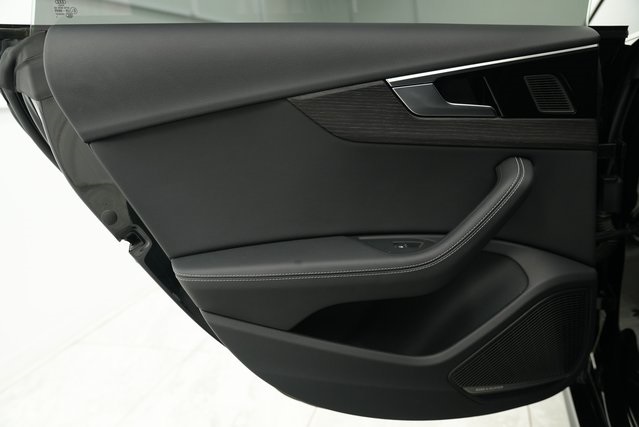 Vehicle image 16 of 44