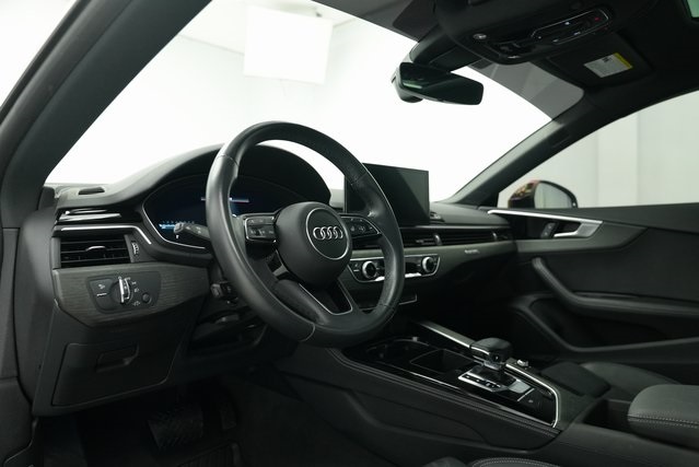 Vehicle image 19 of 44