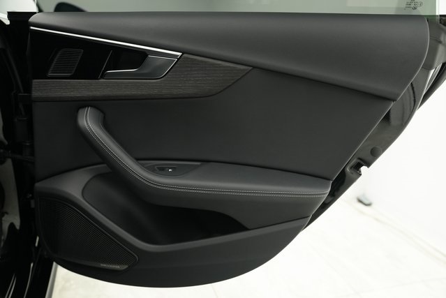 Vehicle image 17 of 44