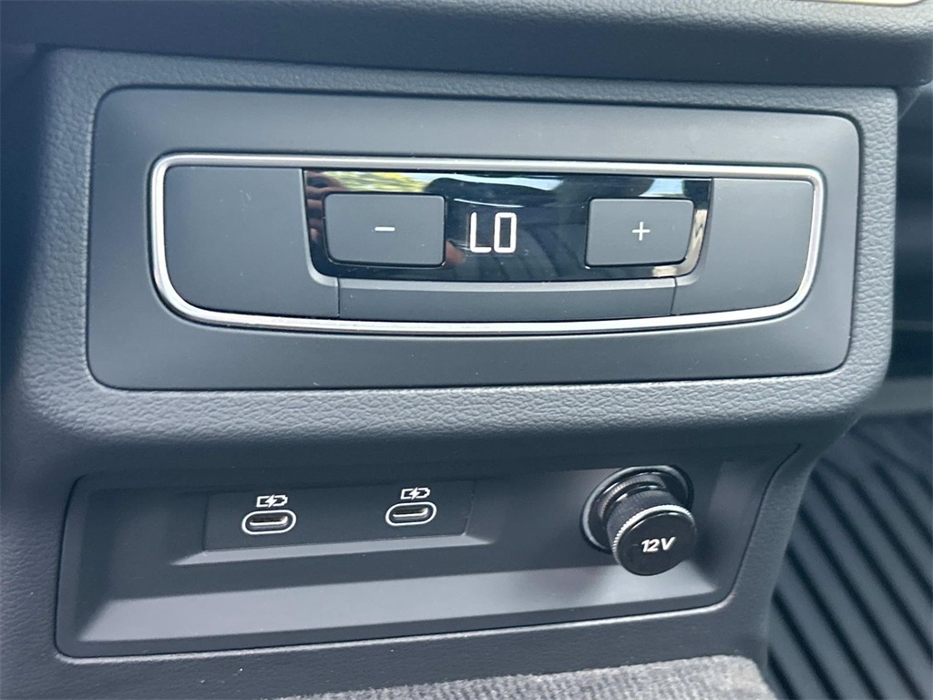 Vehicle image 24 of 39
