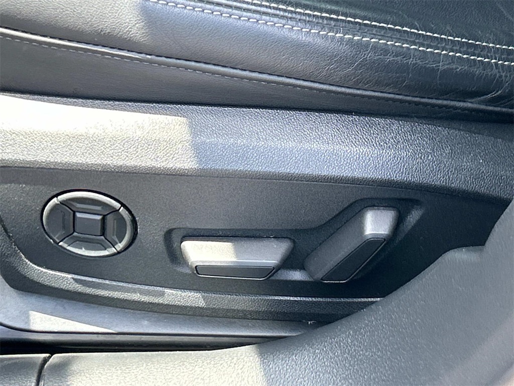 Vehicle image 22 of 39