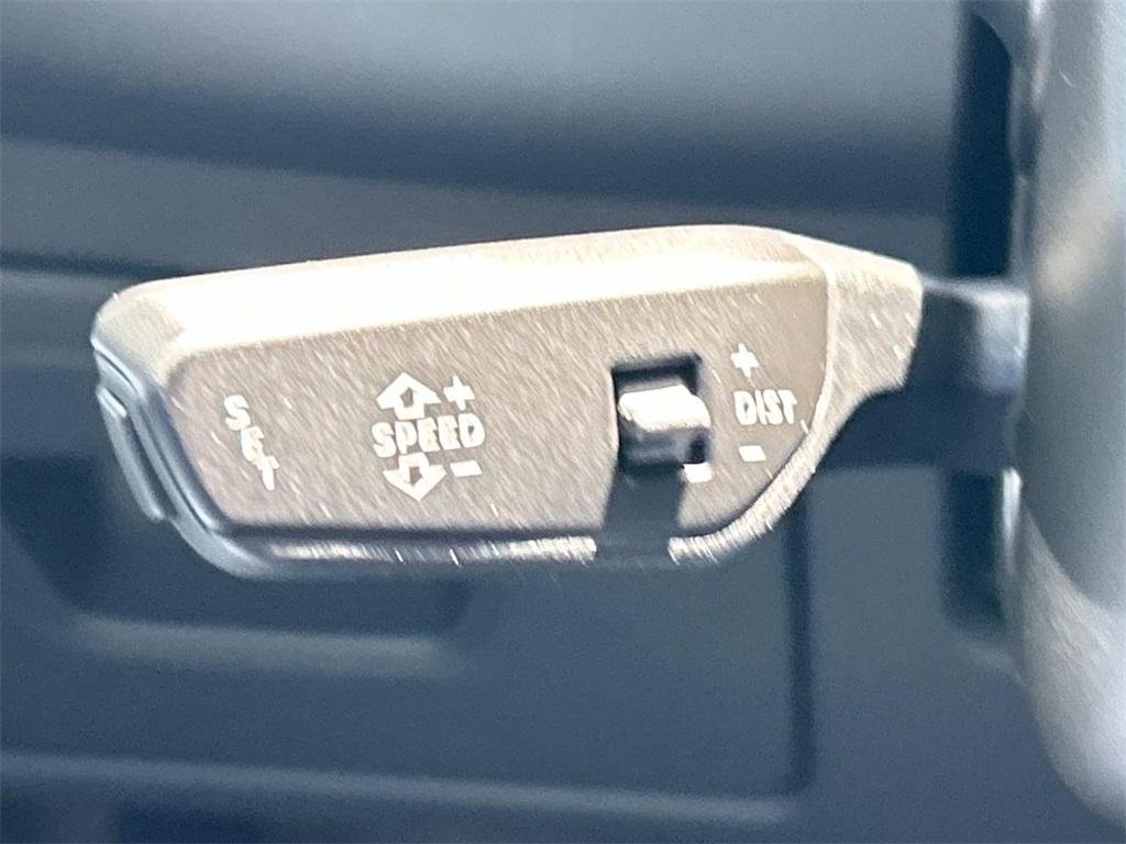 Vehicle image 27 of 39