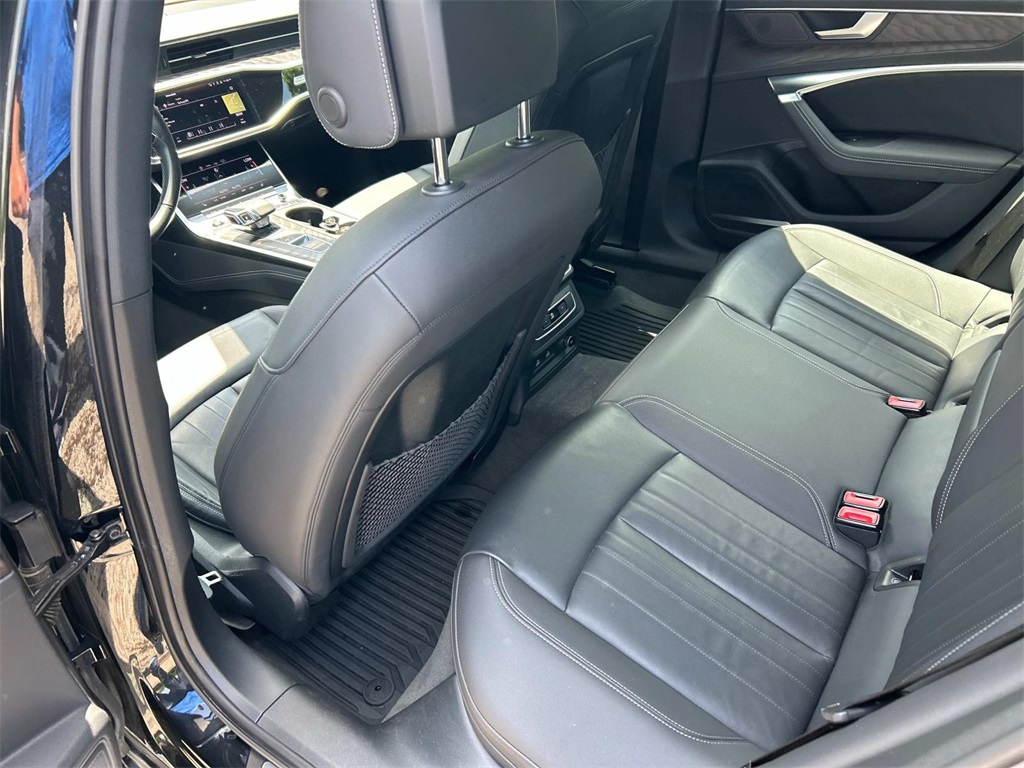 Vehicle image 10 of 39