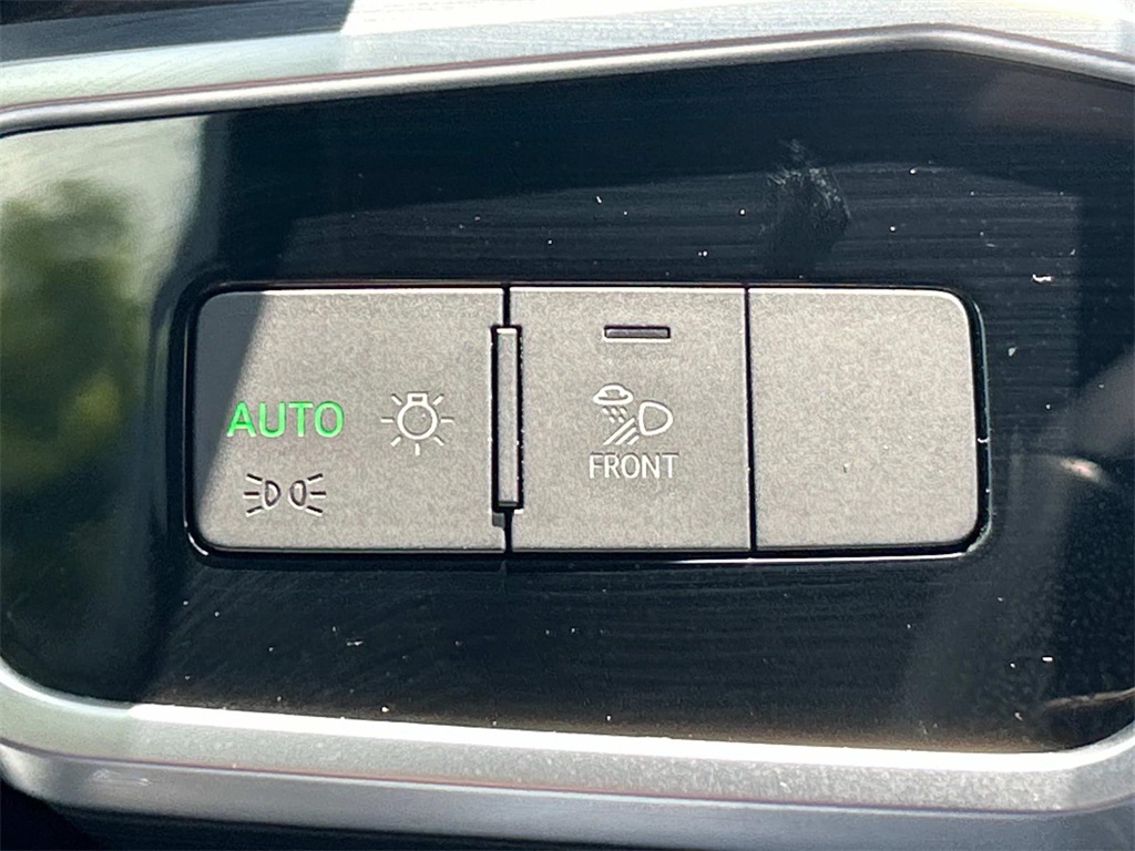 Vehicle image 38 of 39