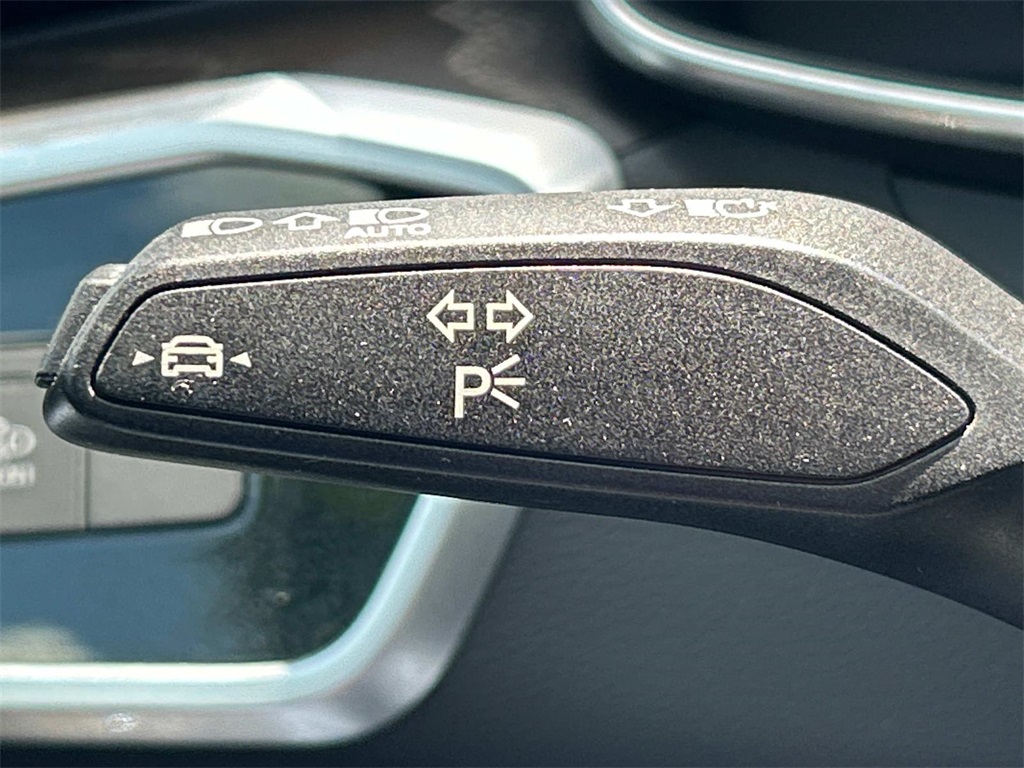 Vehicle image 36 of 39