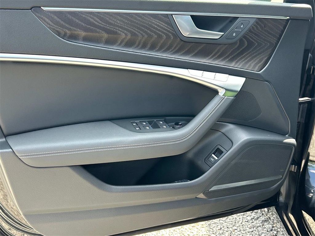Vehicle image 20 of 39