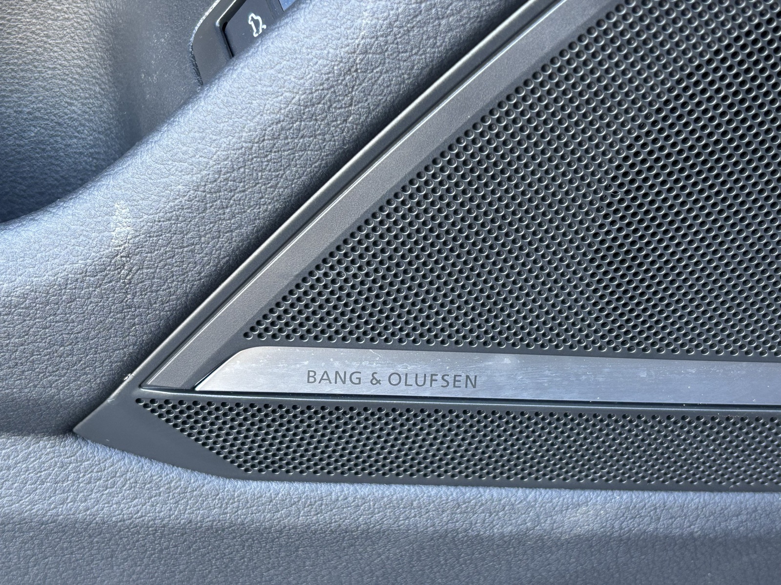 Vehicle image 23 of 27