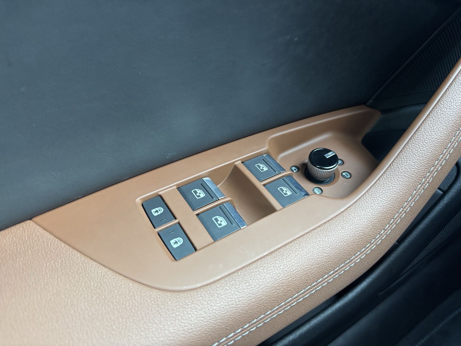 Vehicle image 22 of 27