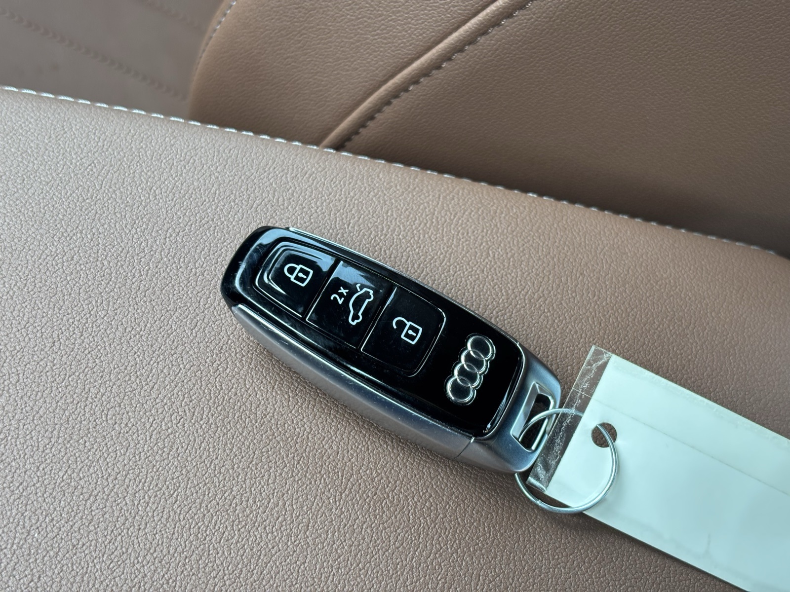 Vehicle image 21 of 27