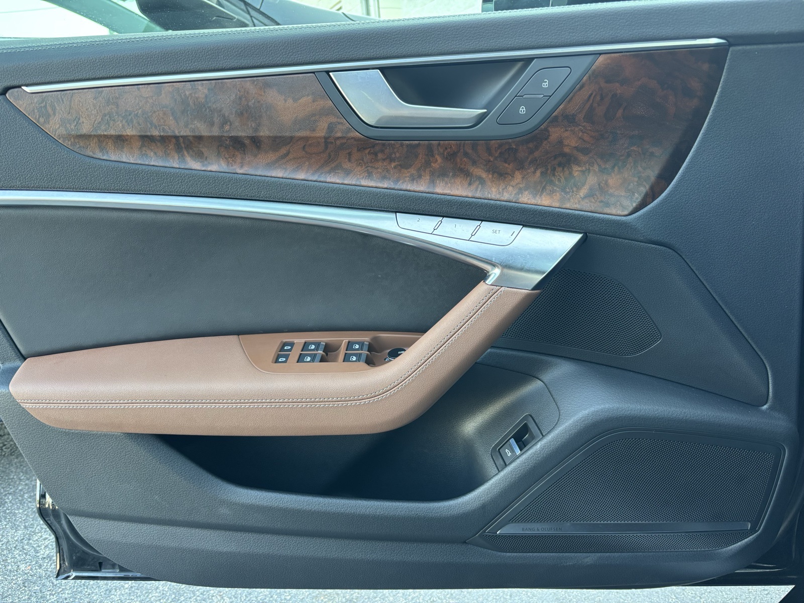 Vehicle image 19 of 27
