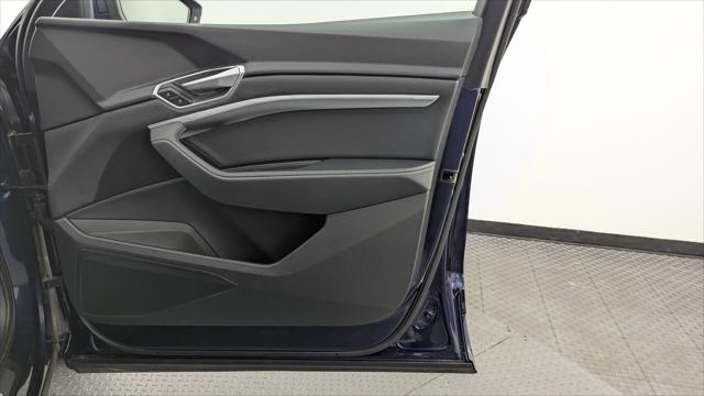 2022 Audi e-tron Premium Image 33 of 36