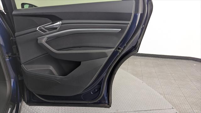 2022 Audi e-tron Premium Image 36 of 36